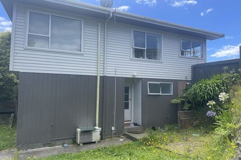 Photo of property in 15a Colchester Crescent, Newlands, Wellington, 6037