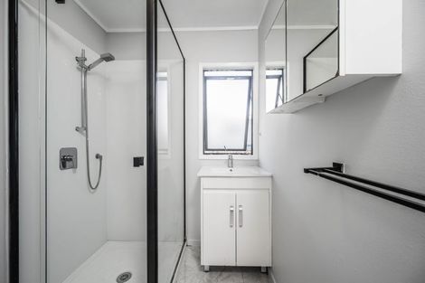 Photo of property in 2/15 Secretariat Place, Randwick Park, Auckland, 2105