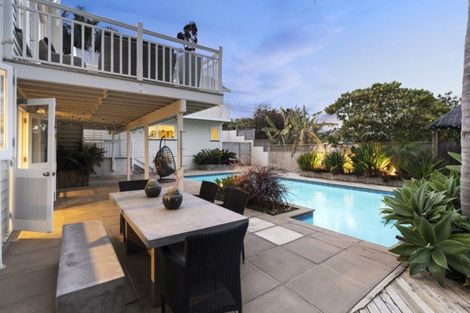 Photo of property in 30 Maritime Terrace, Birkenhead, Auckland, 0626