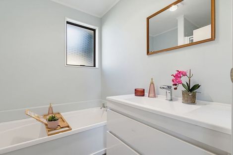 Photo of property in 35 Danube Lane, Glen Eden, Auckland, 0602