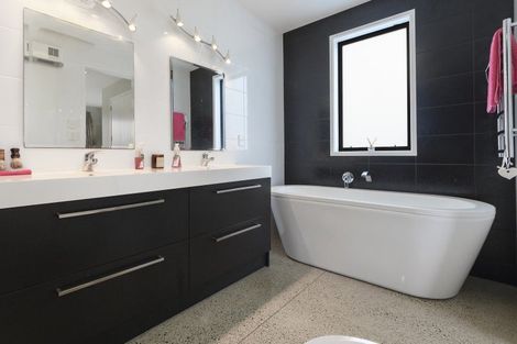 Photo of property in 14 Vantage Place, Omokoroa, 3114