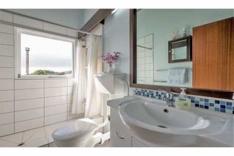 Photo of property in 76 Cannon Hill Crescent, Mount Pleasant, Christchurch, 8081