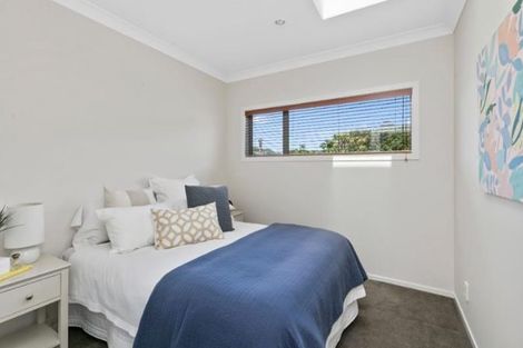 Photo of property in 46a Parkvale Road, Karori, Wellington, 6012