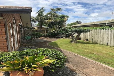 Photo of property in 35 Vanderbilt Parade, Albany, Auckland, 0632