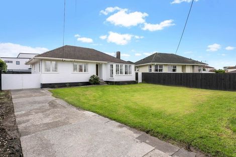 Photo of property in 28 Harbour View Road, Te Atatu Peninsula, Auckland, 0610