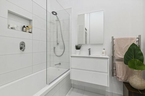 Photo of property in 2/219 The Terrace, Wellington Central, Wellington, 6011