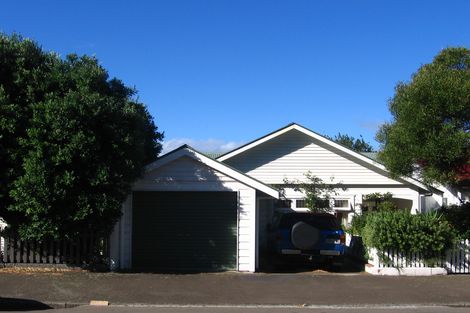 Photo of property in 193 Sutherland Road, Lyall Bay, Wellington, 6022