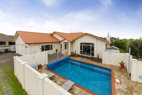 Photo of property in 15 Sycamore Crescent, Fitzherbert, Palmerston North, 4410