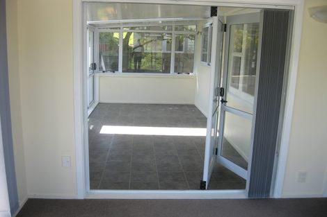 Photo of property in 18 Holly Grove, Maungaraki, Lower Hutt, 5010