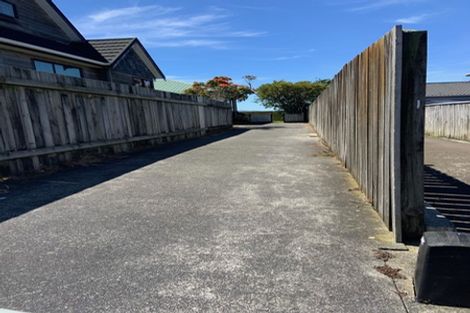 Photo of property in 6 Ashton Fitchett Drive, Brooklyn, Wellington, 6021