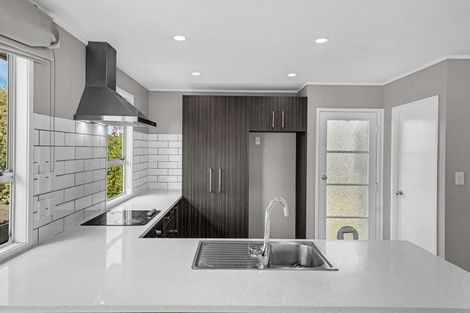 Photo of property in 17 Landow Place, Henderson, Auckland, 0612