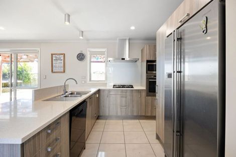 Photo of property in 10 Shirley Place, Huntington, Hamilton, 3210