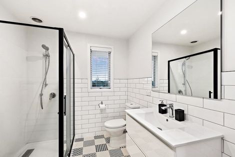 Photo of property in 3 Shale Avenue, Massey, Auckland, 0614