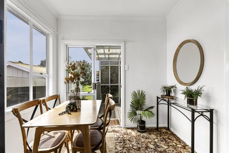 Photo of property in 60 Wallath Road, Westown, New Plymouth, 4310