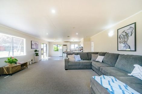 Photo of property in 15 Dahlstrom Grove, Kelvin Grove, Palmerston North, 4414