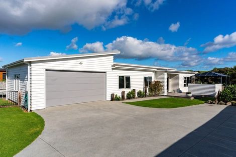 Photo of property in 24 Jack Boyd Drive, Mangawhai Heads, Mangawhai, 0573