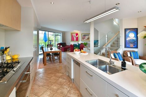 Photo of property in 18 Little Compton Mews, Snells Beach, 0920