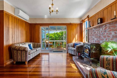 Photo of property in 41 Montgomery Avenue, Rothesay Bay, Auckland, 0630