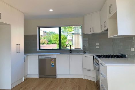 Photo of property in 11 San Ambrosio Rise, Henderson, Auckland, 0612