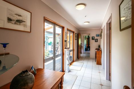 Photo of property in 92 Nick Johnstone Drive, Waiheke Island, 1971