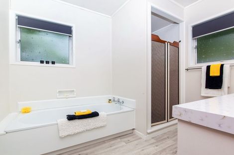 Photo of property in 5/1 Takapu Street, Henderson, Auckland, 0612