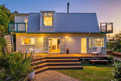 Photo of property in 11 Reserve Road, Plimmerton, Porirua, 5026