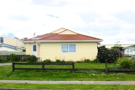 Photo of property in 25 Robert Skelton Place, Clendon Park, Auckland, 2103