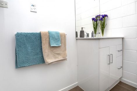 Photo of property in 6b Rewa Terrace, Tawa, Wellington, 5028