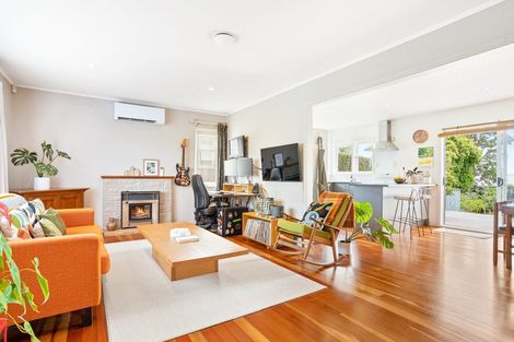 Photo of property in 31 Vodanovich Road, Te Atatu South, Auckland, 0610