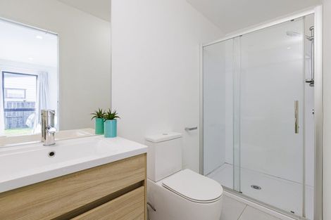 Photo of property in 19 Farmland Road, Papakura, 2110