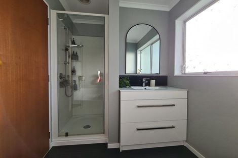 Photo of property in 35 Rhodes Drive, Kelvin Grove, Palmerston North, 4414