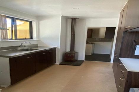 Photo of property in 65 Kelman Road, Kelston, Auckland, 0602