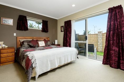 Photo of property in 2/100 Millers Road, Brookfield, Tauranga, 3110