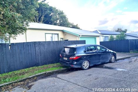 Photo of property in 4/8 Eulogy Place, Randwick Park, Auckland, 2105