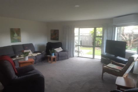 Photo of property in 21 Rutherford Drive, Waikanae Beach, Waikanae, 5036