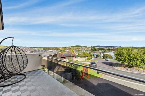 Photo of property in 8 Ellivani Rise, Pukekohe, 2120