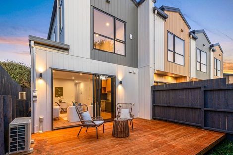 Photo of property in 19f Ellesmere Crescent, Pakuranga Heights, Auckland, 2010