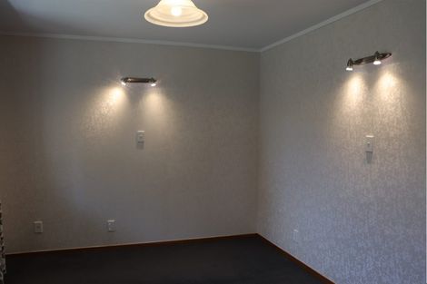 Photo of property in 42-44 David Crescent, Karori, Wellington, 6012