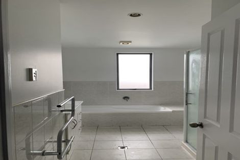 Photo of property in 25/3 Hulme Place, Henderson, Auckland, 0612