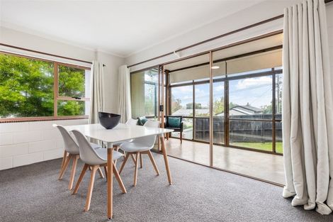 Photo of property in 1/9 Parrs Cross Road, Henderson, Auckland, 0612