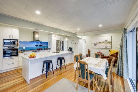 Photo of property in 64 Middle Road, Havelock North, 4130