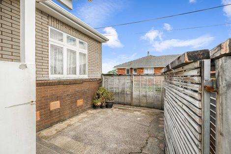 Photo of property in 115 Sunnyside Road, Sunnyvale, Auckland, 0612