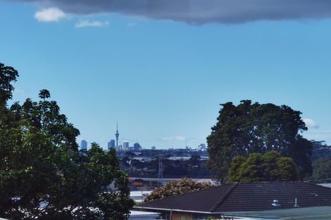 Photo of property in 13a Blue Way, Glendene, Auckland, 0602