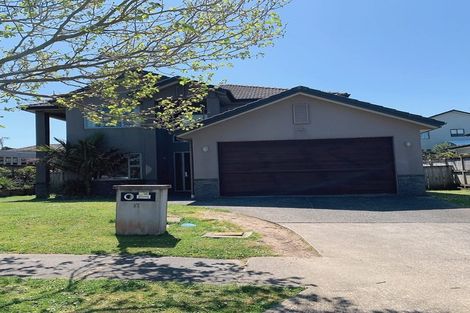 Photo of property in 17 Harrowglen Drive, Northcross, Auckland, 0632