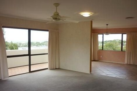 Photo of property in 1/885 East Coast Road, Northcross, Auckland, 0632