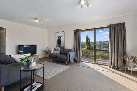 Photo of property in 23 Cheltenham Terrace, Newlands, Wellington, 6037