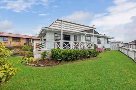 Photo of property in 46 Edgewater Parade, Waiuku, 2123