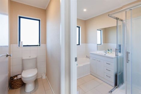 Photo of property in 12 Lydia Place, Kelvin Grove, Palmerston North, 4414