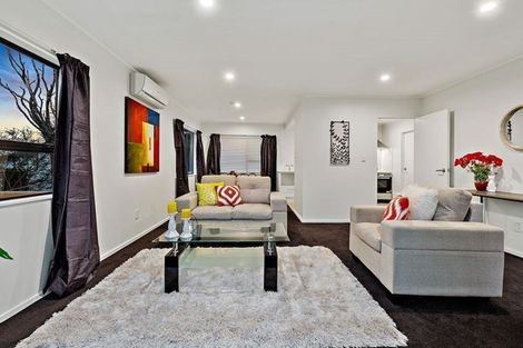 Photo of property in 2/2 Oreil Avenue, West Harbour, Auckland, 0618