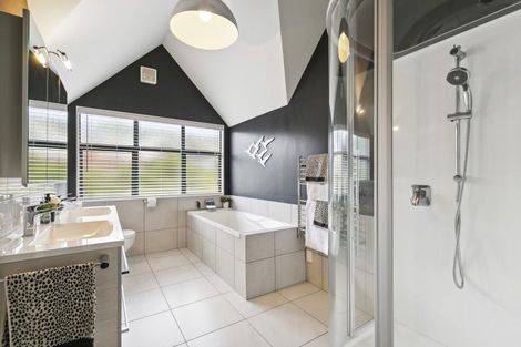 Photo of property in 125 Westchester Drive, Churton Park, Wellington, 6037